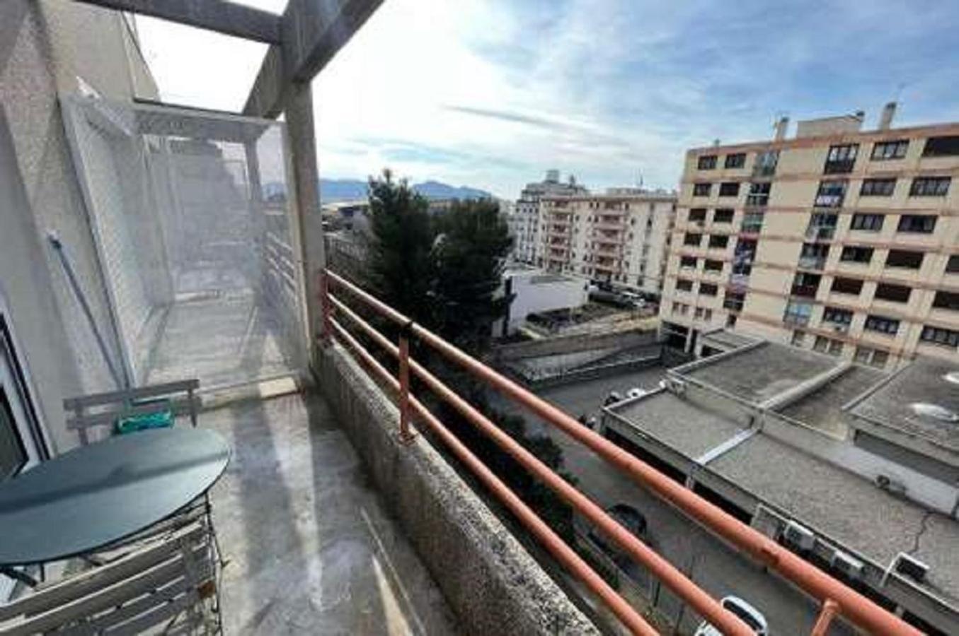 Beau Studio , Ensoleille, Wifi, Etage 5 Ascenceur Appartement Marseilles Buitenkant foto